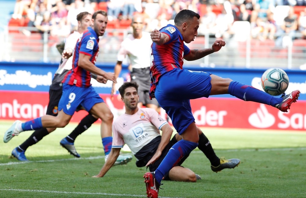 El Espanyol remonta en Ipurua y hunde en la tabla al Eibar