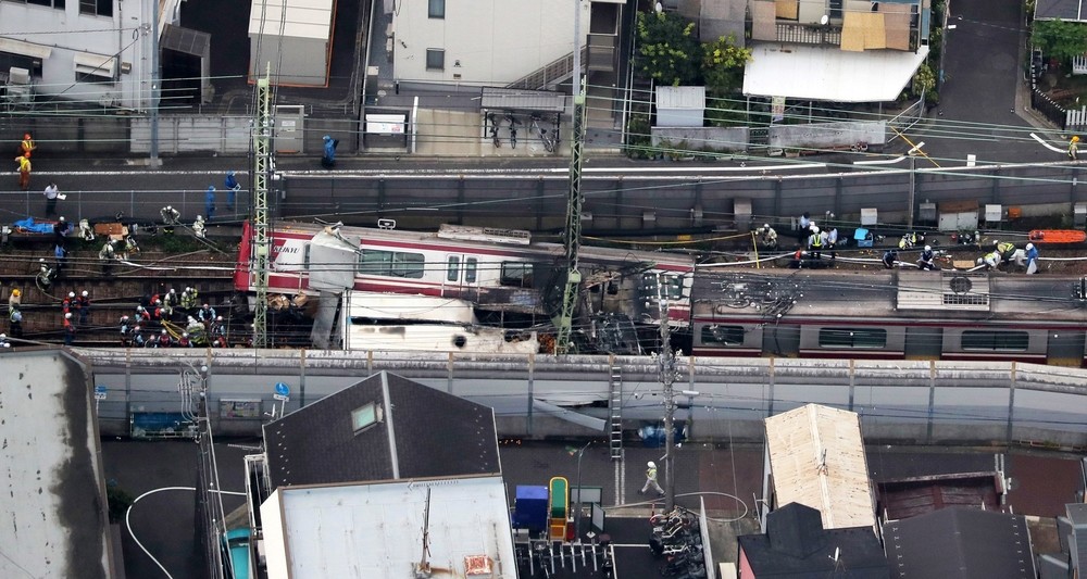 Más de 30 heridos tras chocar un camión y un tren en Japón