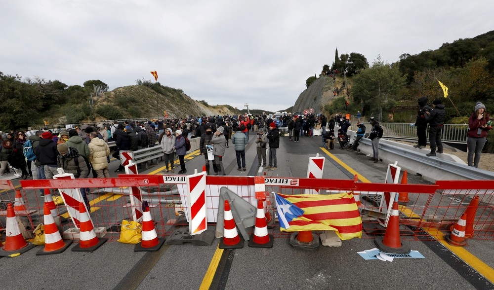 Tsunami Democràtic corta la AP-7 en la frontera con Francia 