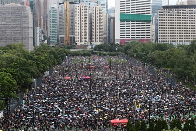 Dos millones de personas tomas las calles de Hong Kong