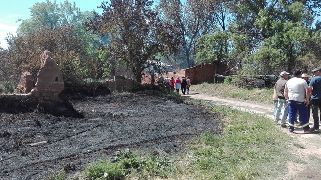 Alivio en Aldea de San Esteban el día después del incendio