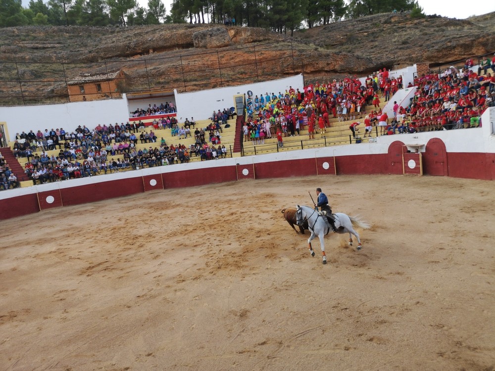 Las peñas animan Arcos de Jalón en la recta final de fiestas