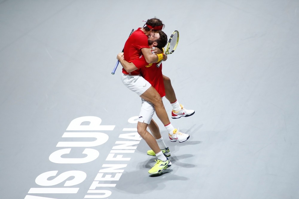 Nadal dobla y mete a España en semifinales
