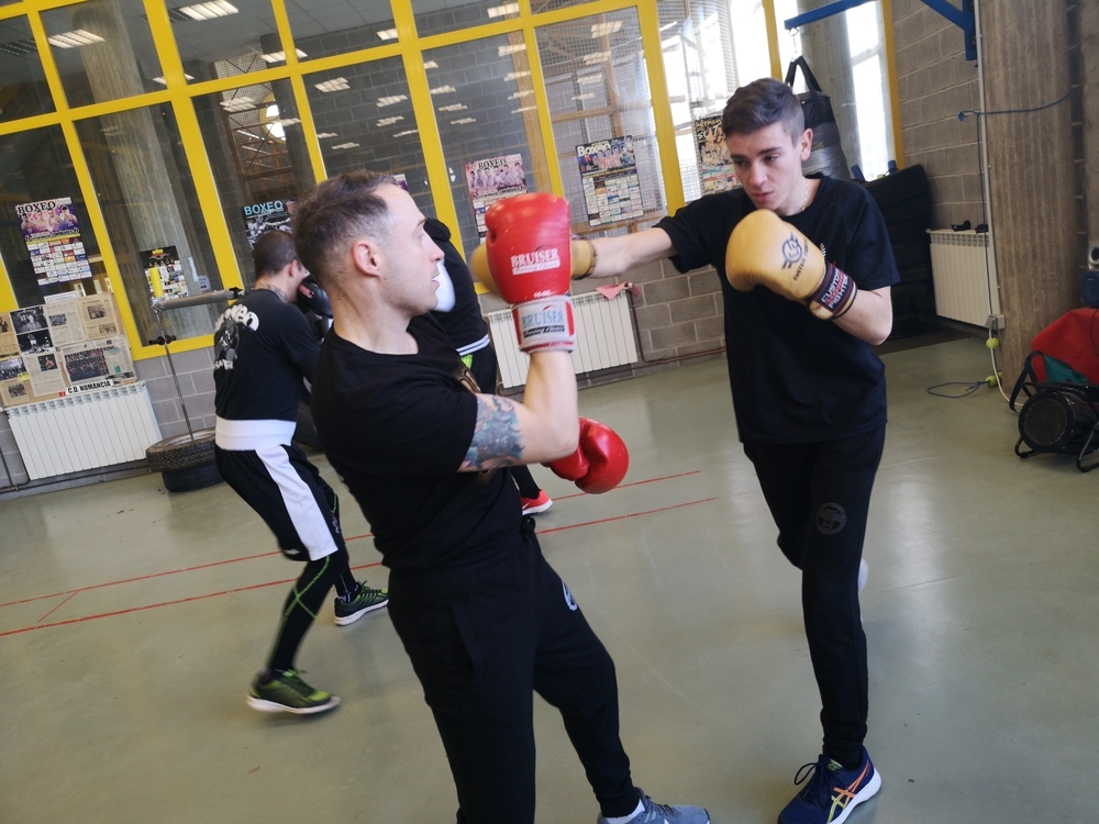 Poli Díaz enseña sus técnicas a los boxeadores sorianos