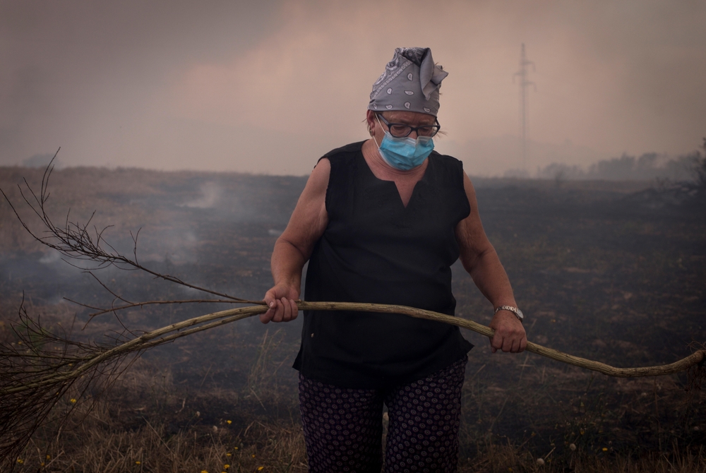 Sin control una decena de incendios de más de 4.000 hectáreas en Galicia  / BRAIS LORENZO