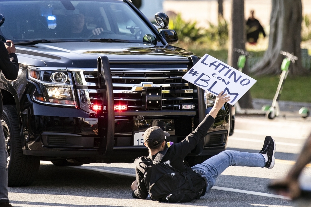 Protest in Los Angeles after fatal arrest in Minnesota