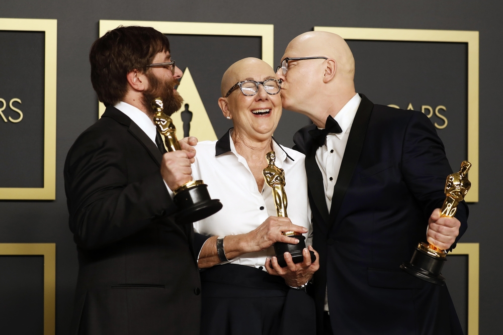 Jeff Reichert, Julia Reichert y Steven Bognar con el Oscar a mejor documental por 'American Factory'  / DAVID SWANSON