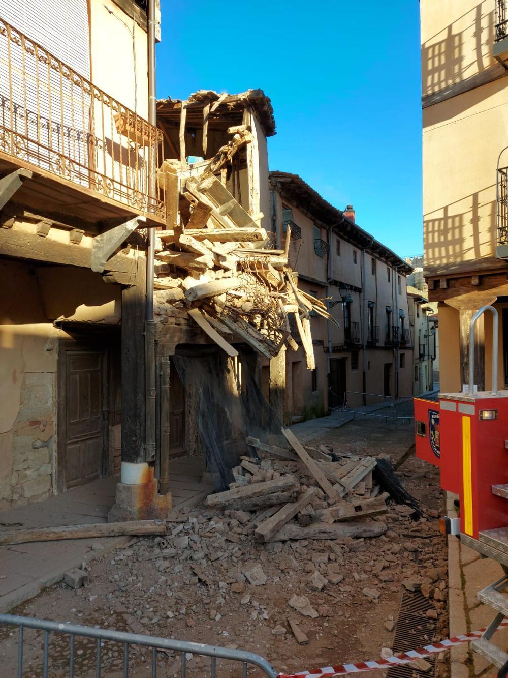 Se derrumba un edificio en pleno centro de Berlanga