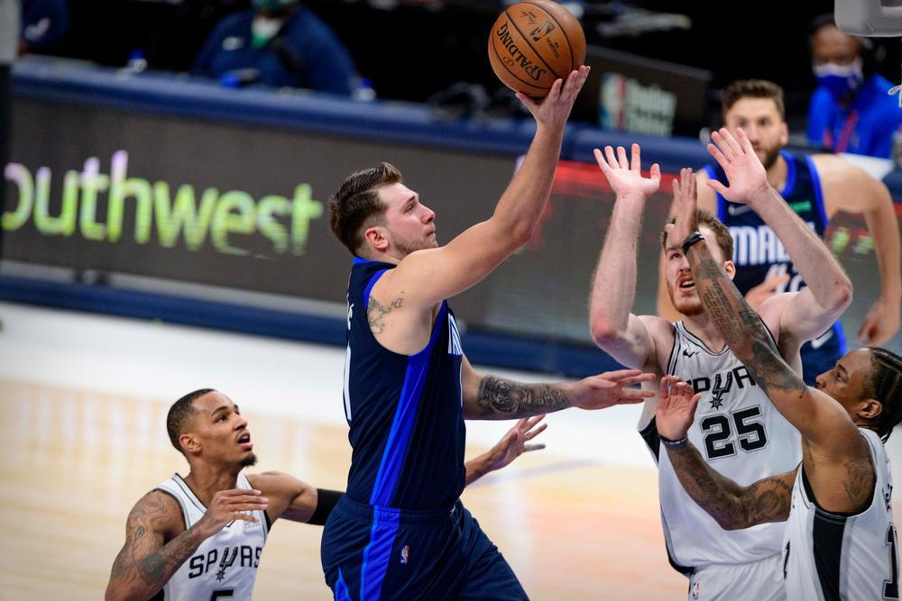 Doncic vuelve a la liga en modo All-Star