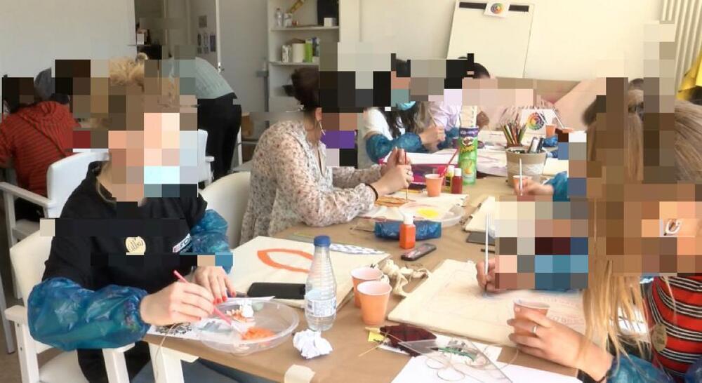 18 mujeres participan en un taller marcado por la polémica