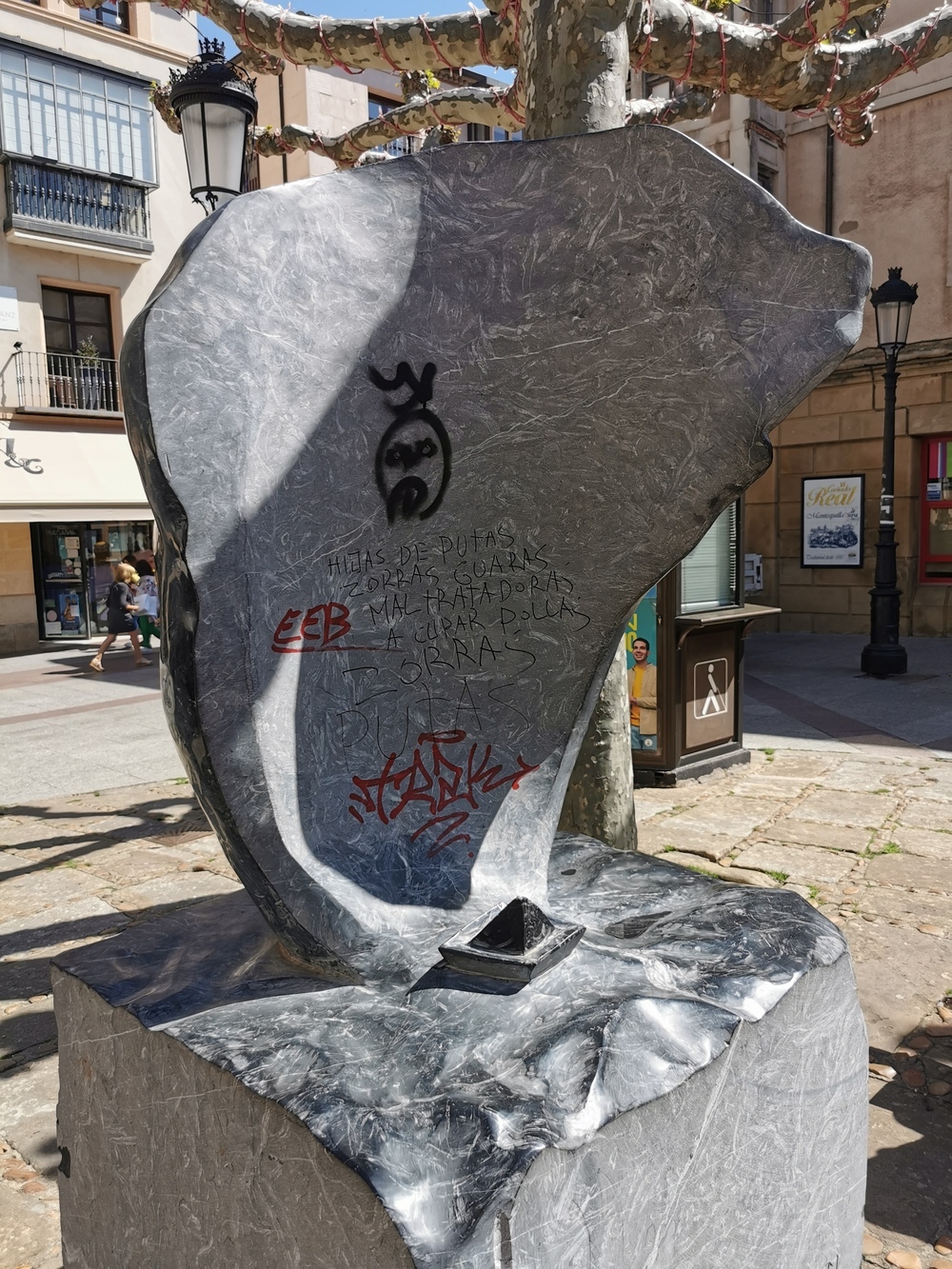 Vandalismo misógino en la plaza de las Mujeres de Soria