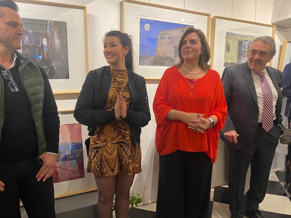 El Atelier Galería de Arte de Monteagudo de las Vicarías en su presentación en París con la exposición de arte español contemporáneo 'Les rêves'.