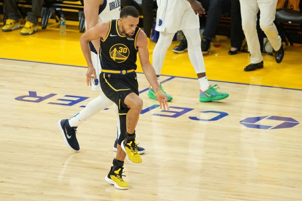 Los Warriors golpean primero