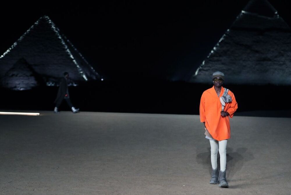 El 'pre-otoño' para hombre de Dior ilumina las pirámides