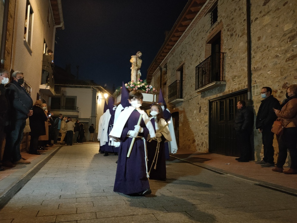 La procesión de Jueves Santo ilumina la Semana Santa en Ólvega