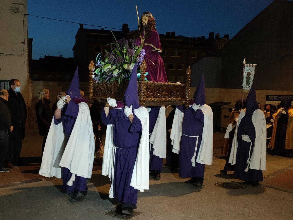 La procesión de Jueves Santo ilumina la Semana Santa en Ólvega
