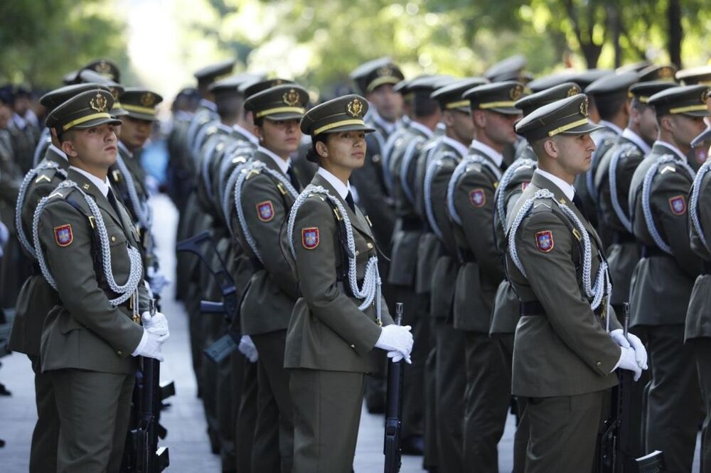 Desfile del Día de las Fuerzas Armadas presidido por los Reyes en Granada, a 3 de junio de 2023  / EUROPA PRESS