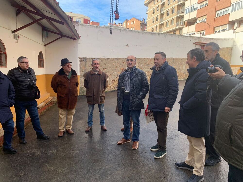 Adolfo Martín recoge su tercer azulejo en la Plaza de Toros