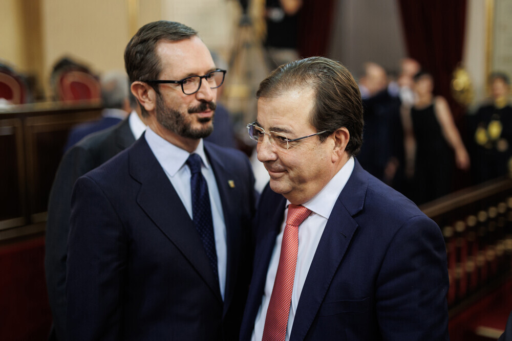 Javier Maroto (i) y Guillermo Fernández Vara (d) son elegidos vicepresidentes.