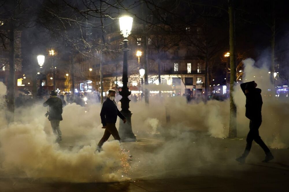 Rally against pension reforms in Paris  / YOAN VALAT