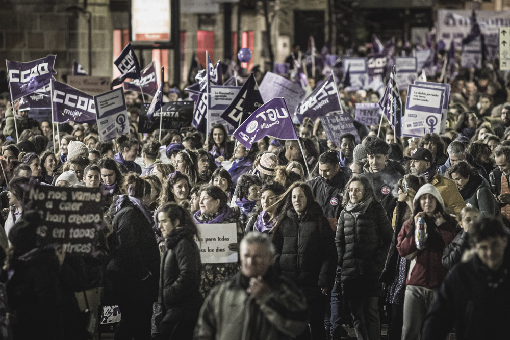 Un millar de personas en la manifestación violeta de Soria