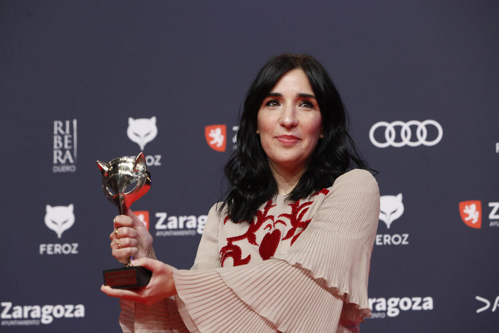 La guionista Alauda Ruiz de Azúa tras recibir el premio a Mejor guion por su trabajo 