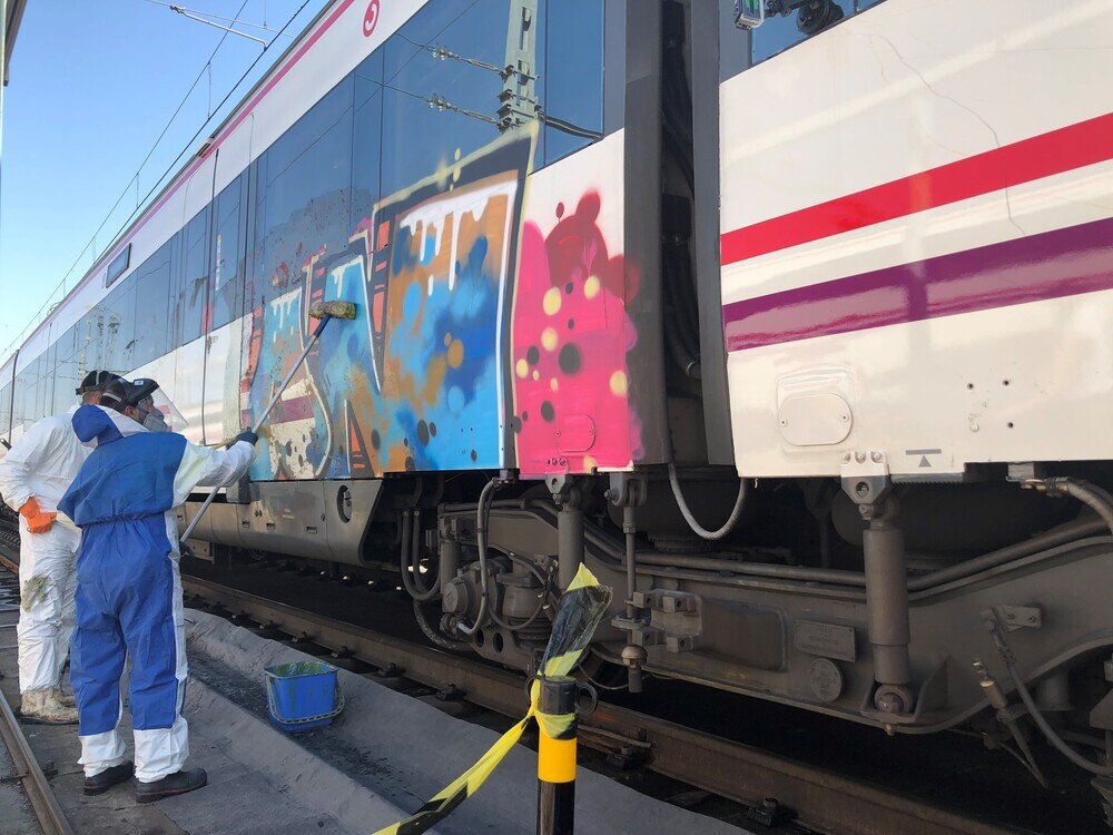 Los grafitis en los trenes de Soria 'cuestan' 59.000 euros