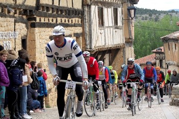 Cerca de 200 ciclistas en la Histórica de Abejar