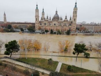 Zaragoza mantiene la alerta ante la crecida del Ebro