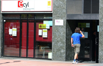 El desempleo bajó en noviembre en 6.866 personas en CyL