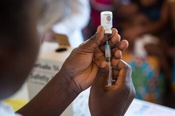 467 niños de África fueron vacunados gracias a Cyndea Pharma