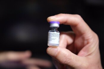 La EMA espera aprobar en septiembre las vacunas de refuerzo