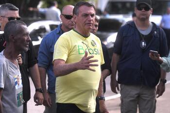 Bolsonaro vota en la segunda vuelta de las presidenciales