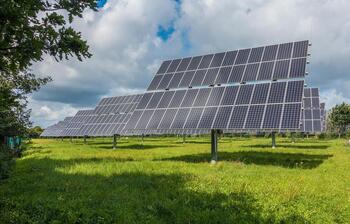 La UNEF quiere combatir las ‘fakes news' sobre la energía solar
