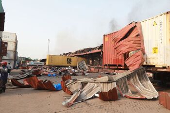 49 muertos en Bangladés al explotar un depósito de contenedores