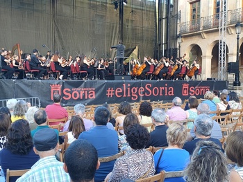 La OSCYL Joven deleita a Soria desde la plaza Mayor