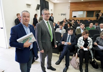 La Junta compensará con hasta mil euros a granjas por la EHE