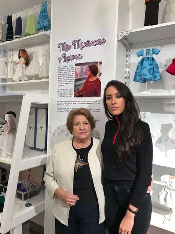 Davinia Encabo visita el museo 'Mis muñecas y Laura'