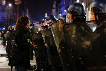 La noche de protestas concluye en Francia con 128 detenidos