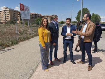 El PSOE visita la parcela del Soria Norte, cedida hace 15 años