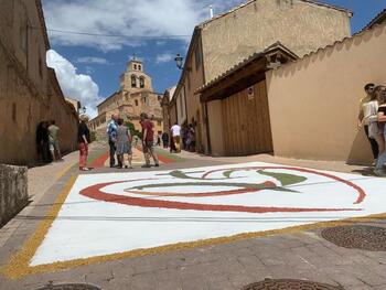 14 alfombras dan color al Corpus Christi de San Esteban