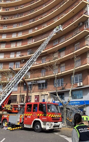 Cinco heridos al desplomarse un andamio en una plaza en Zamora