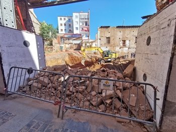 Parte de la fachada del Trinquete en Soria se derrumba