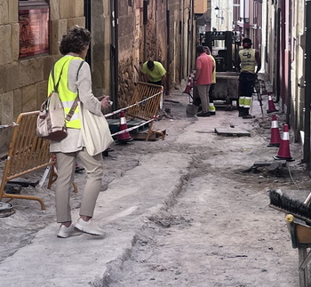 Comienza la mejora del pavimento en la calle Zapatería