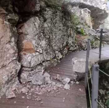 Se desprenden rocas en las pasarelas de las márgenes del Duero