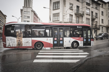 El alcalde anuncia la bonificación del autobús urbano en 2024