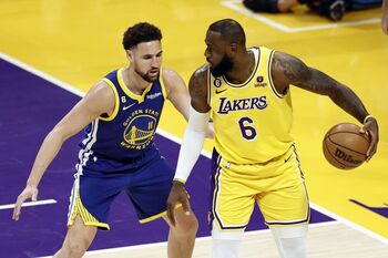 Los Lakers empujan a los Warriors al borde del abismo