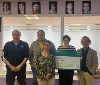 Aspace recibe 2.000€ del #retomedialiasocial de DKV Seguros