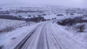 La nieve dificulta el tráfico en varias vías de la provincia