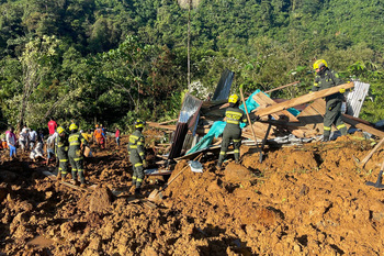 Al menos 33 muertos por derrumbe de tierra en Colombia